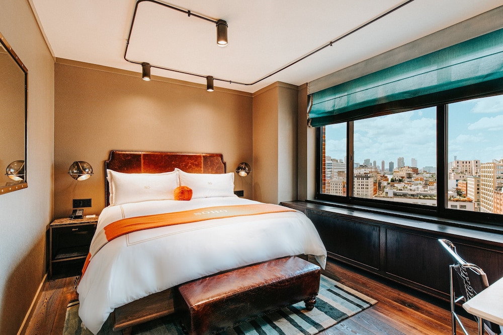 STUDIO, KING BED
