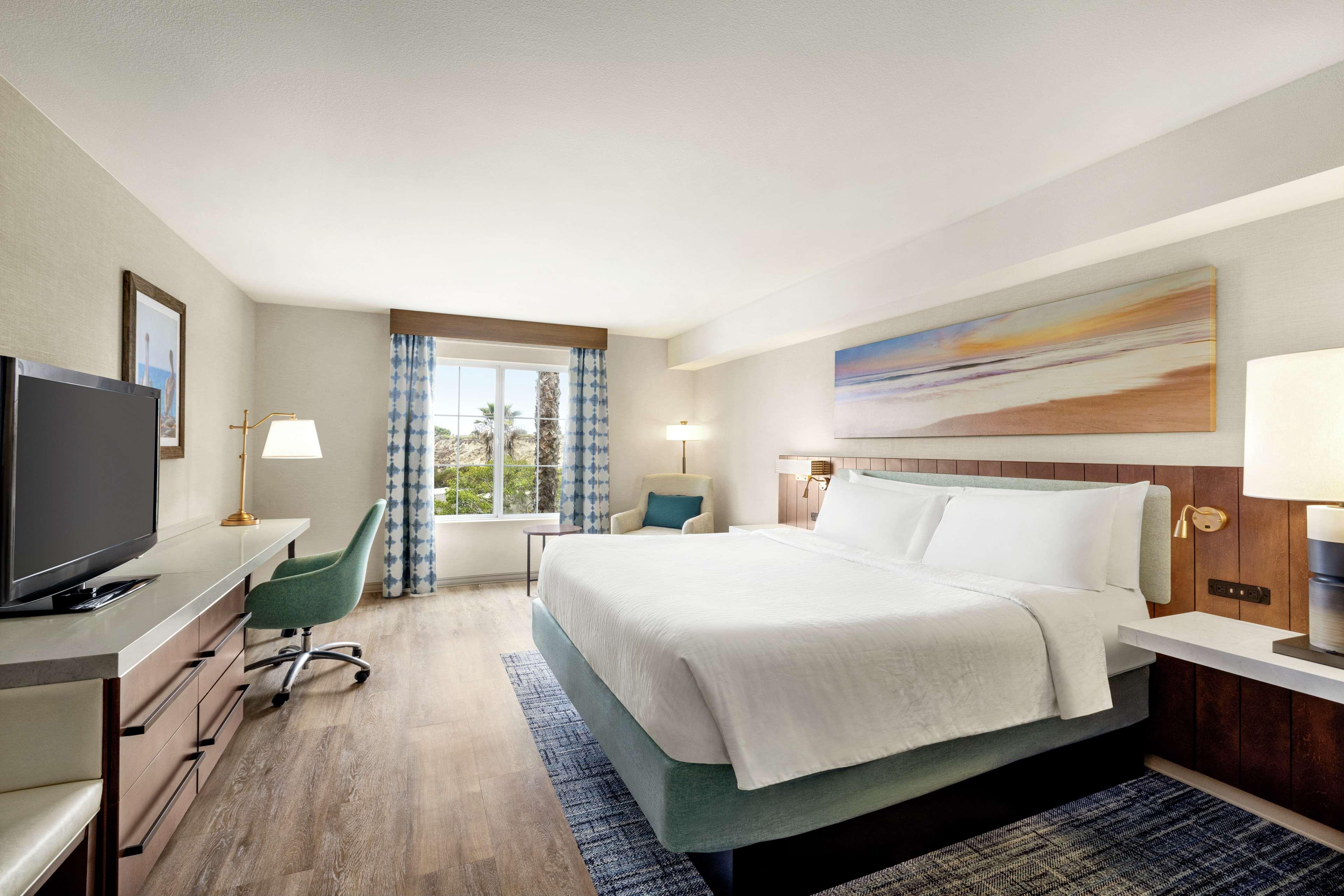 ROOM, KING BED