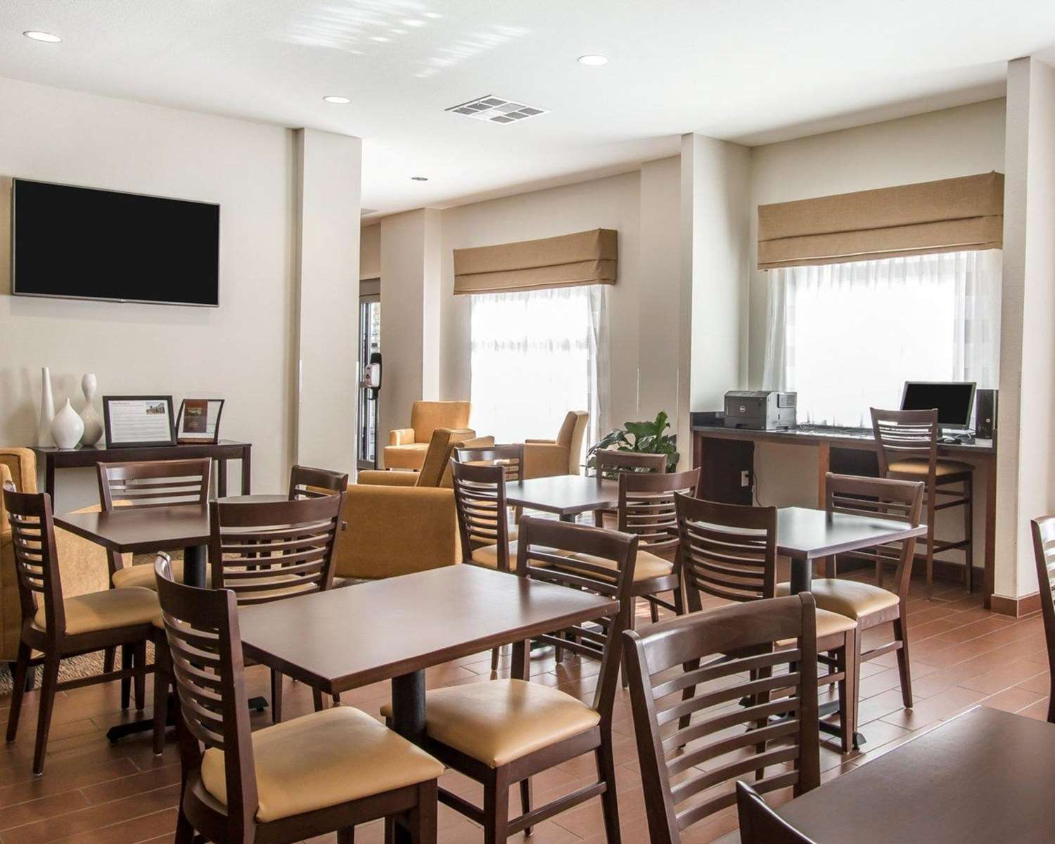 Mainstay Suites Meridian 34/43