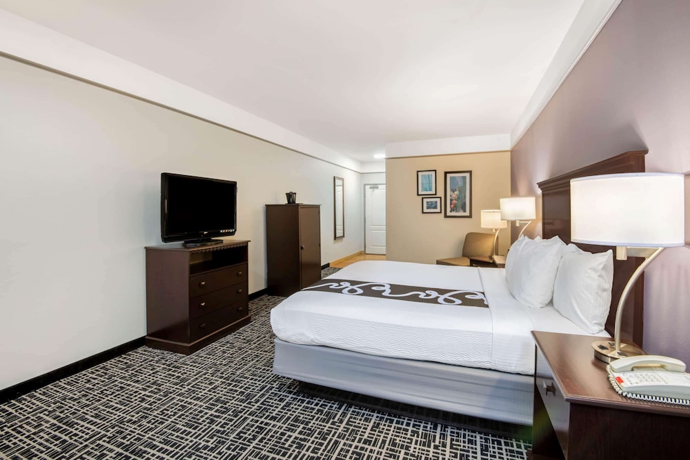 La Quinta Inn & Suites by Wyndham Dumas 8/24