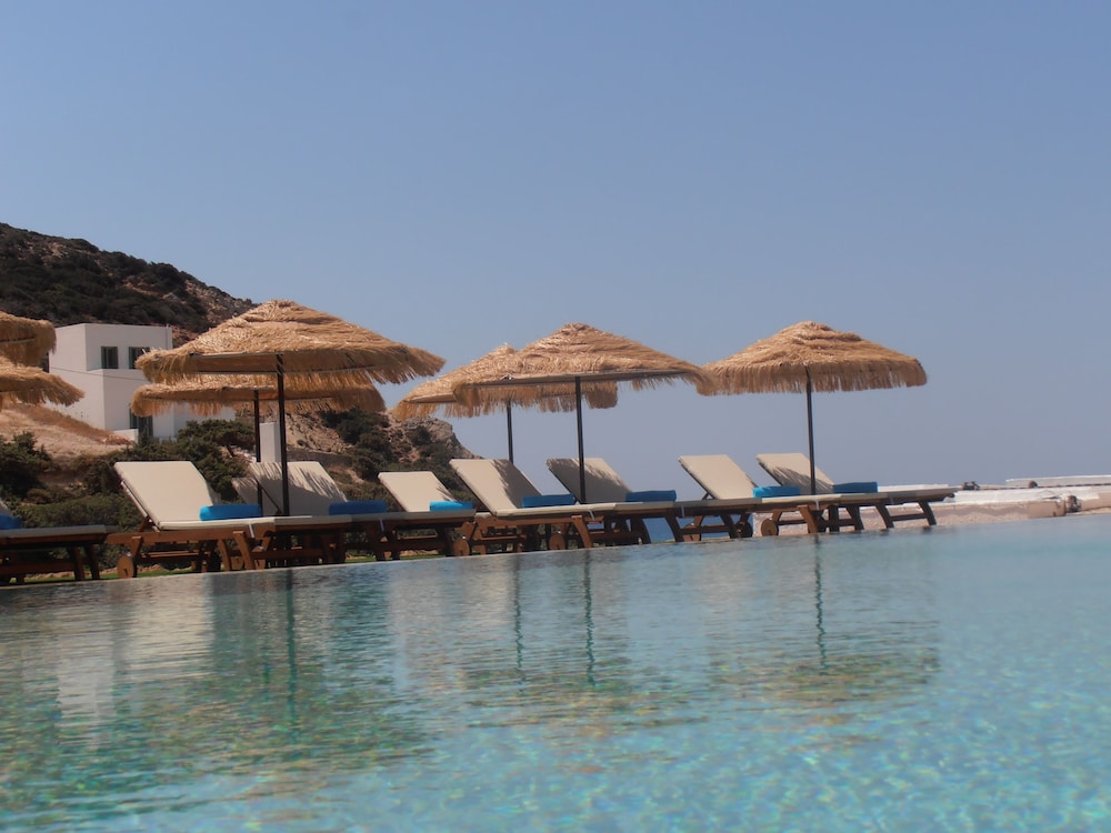 GOLDEN MILOS BEACH 6/51