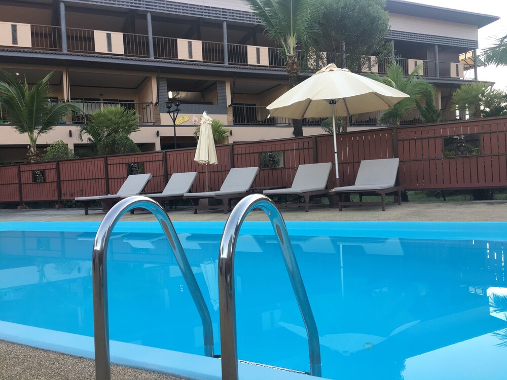 Maleedee Bay Resort 30/45