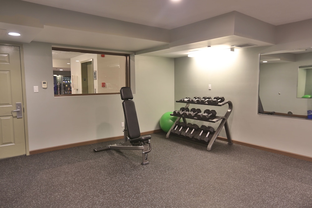 Ivy Court Inn And Suites 30/49