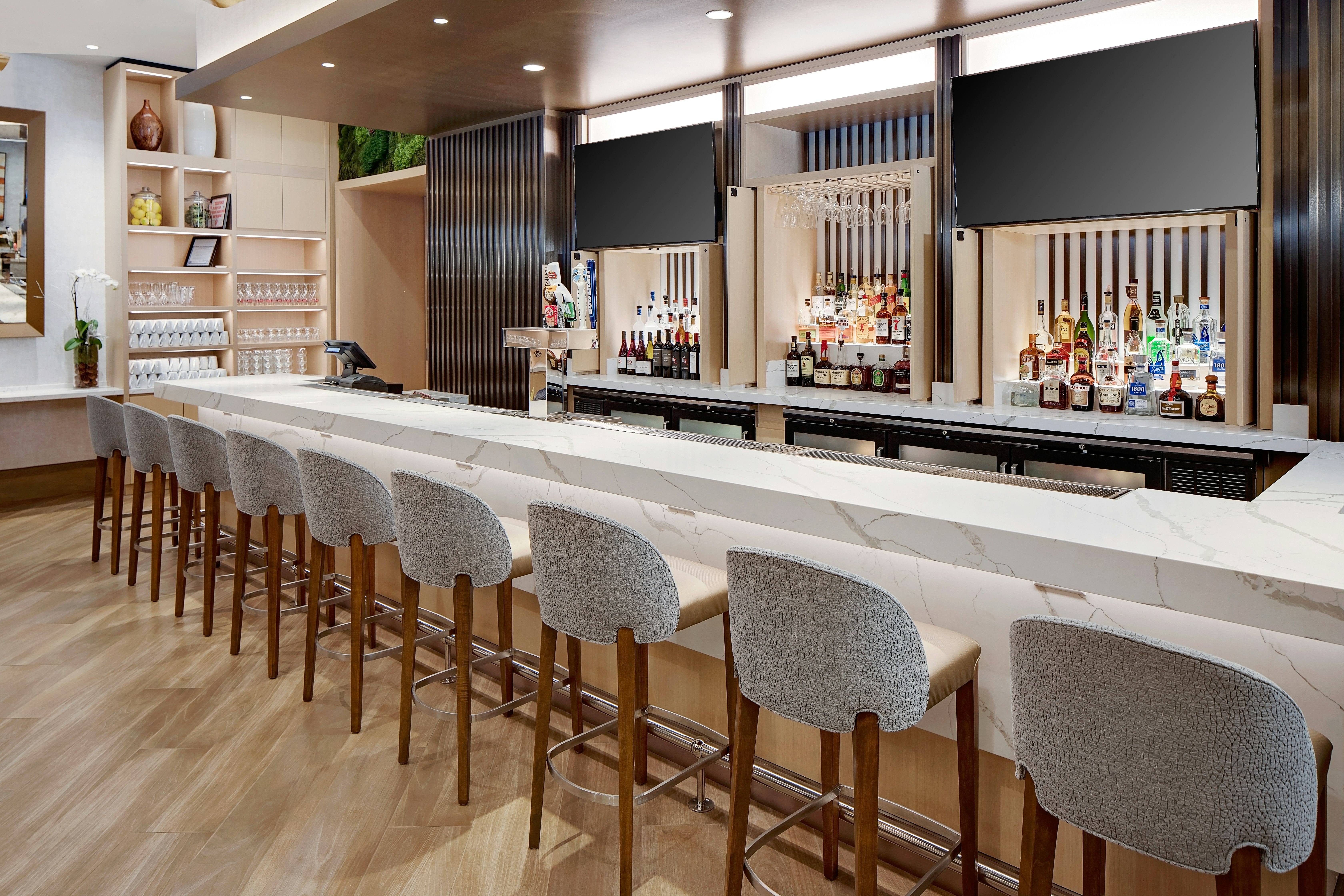 DoubleTree by Hilton Hotel Chicago Magnificent Mile 50/79