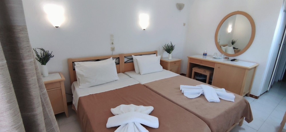 SERIFOS BEACH HOTEL 33/50