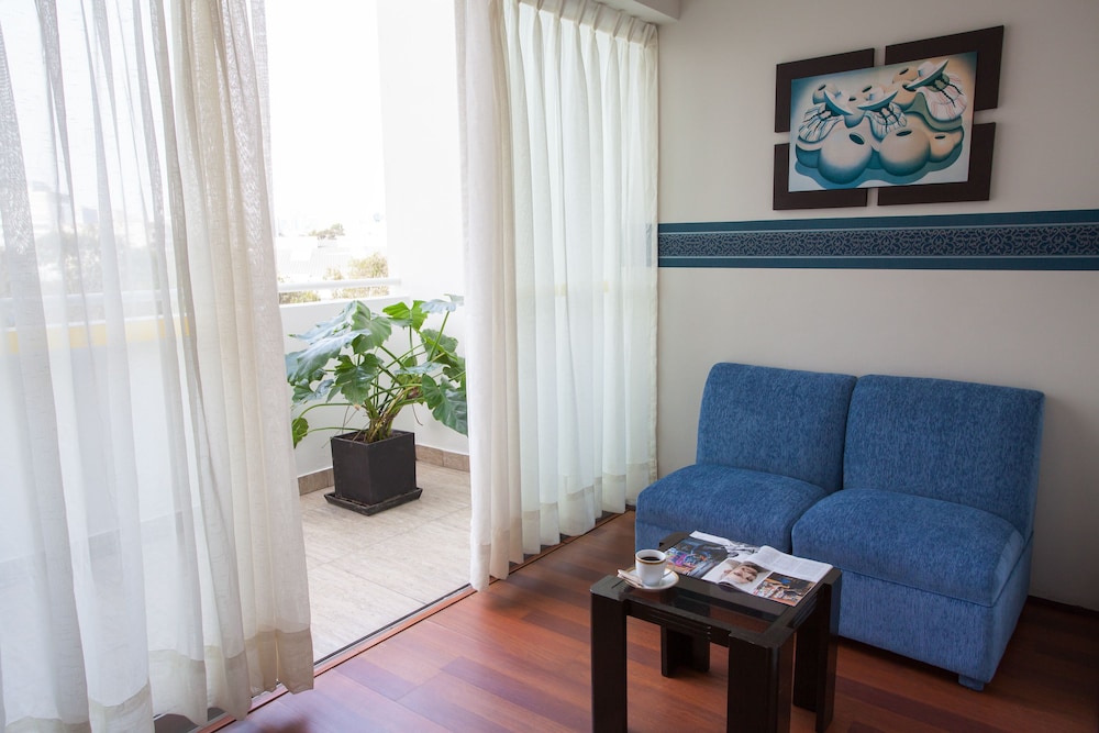 HOTEL SANTA CRUZ 37/60