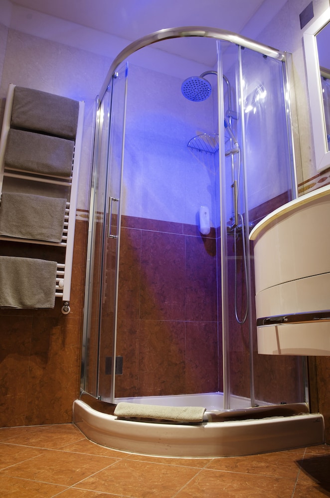 Dolce Vita Suites Hotel 26/48