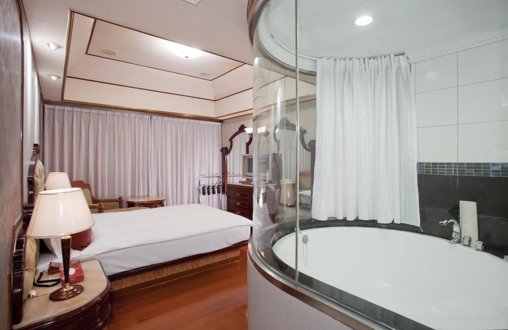 Charming City Sungshan Hotel 49/50