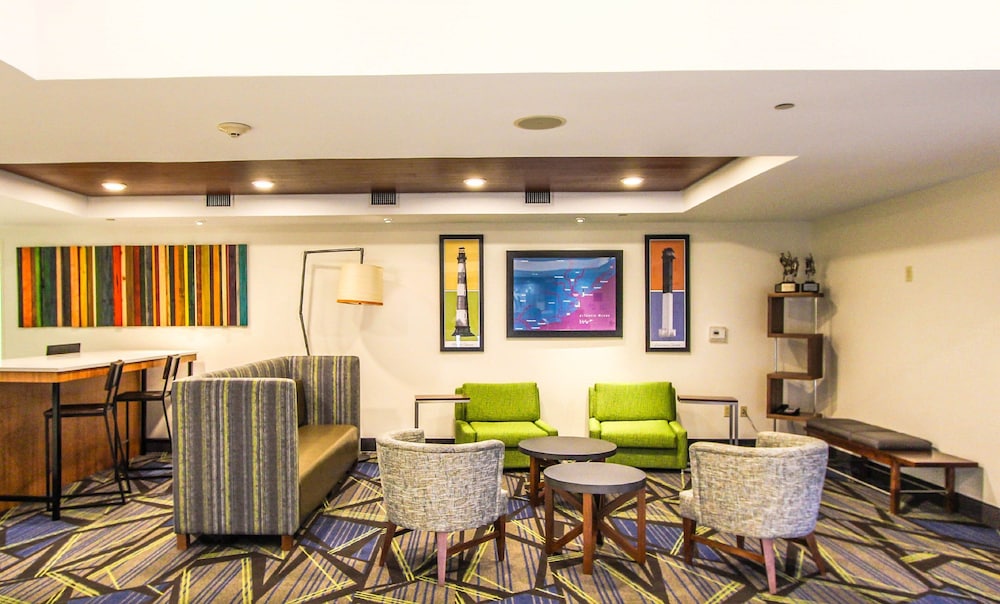 Holiday Inn Express Hotel And Suites Charleston North 38/56