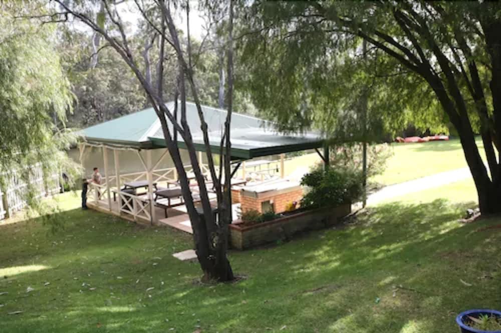 RIVERVIEW TOURIST PARK 45/50
