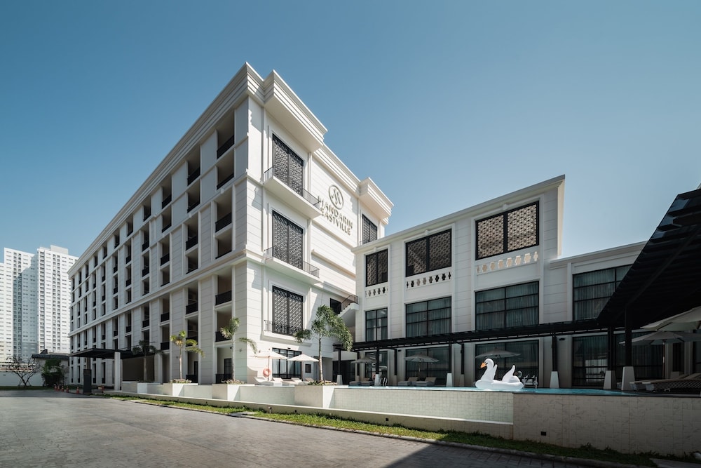 Mandarin Eastville Pattaya 9/72