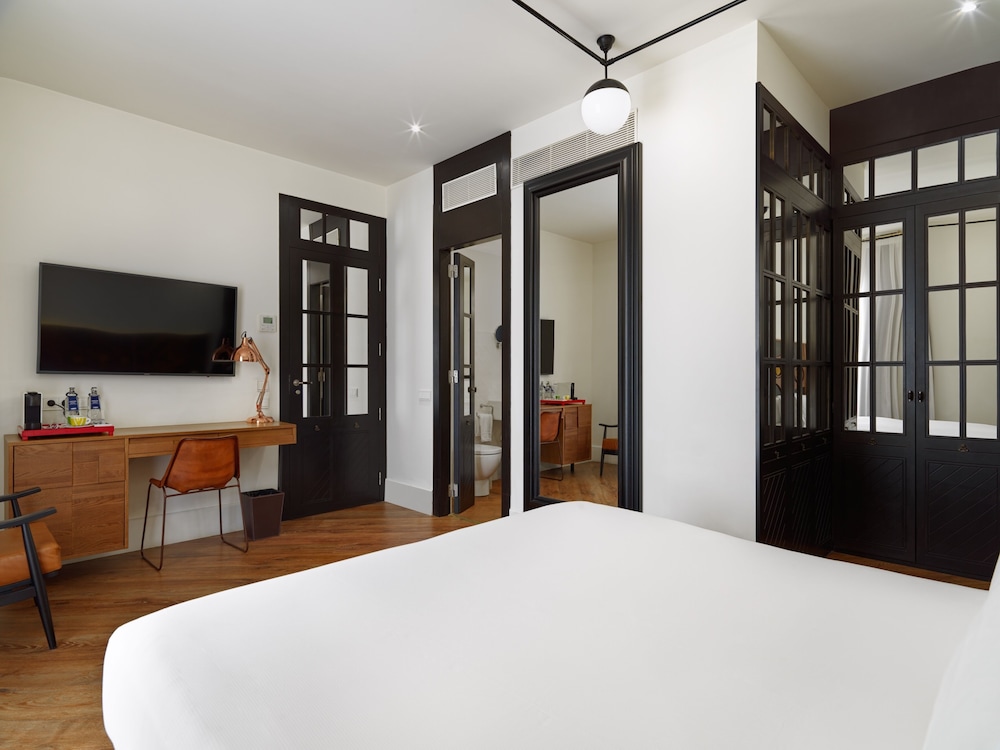 ROOM, SINGLE, DOUBLE BED