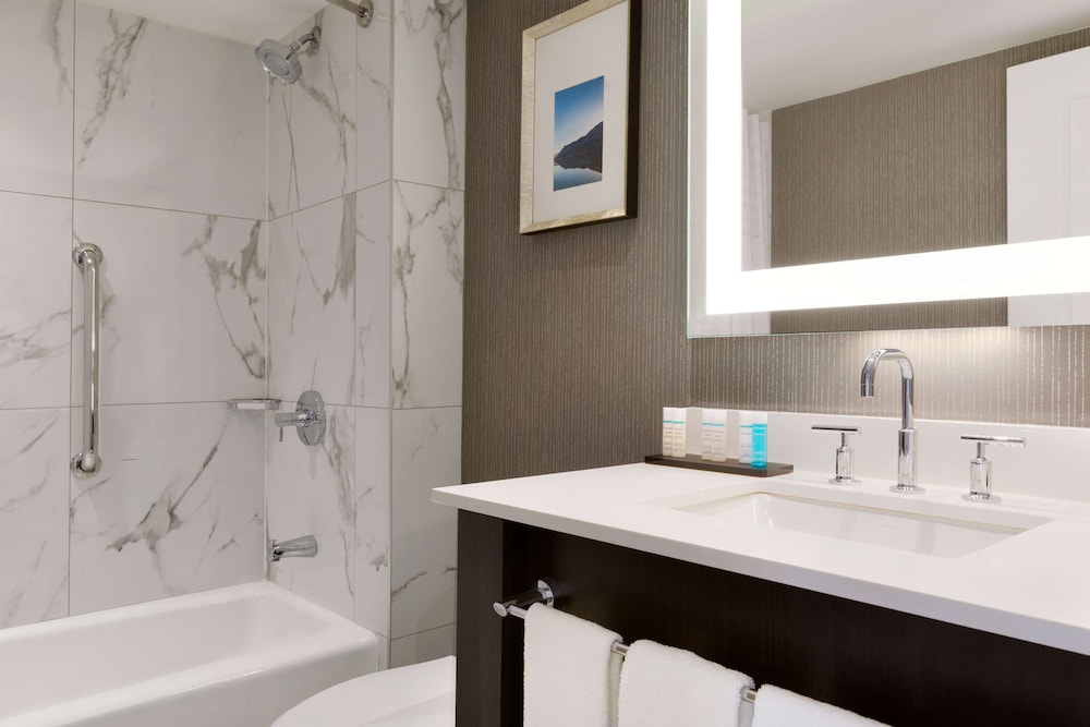 Embassy Suites By Hilton Toronto Airport 15/55