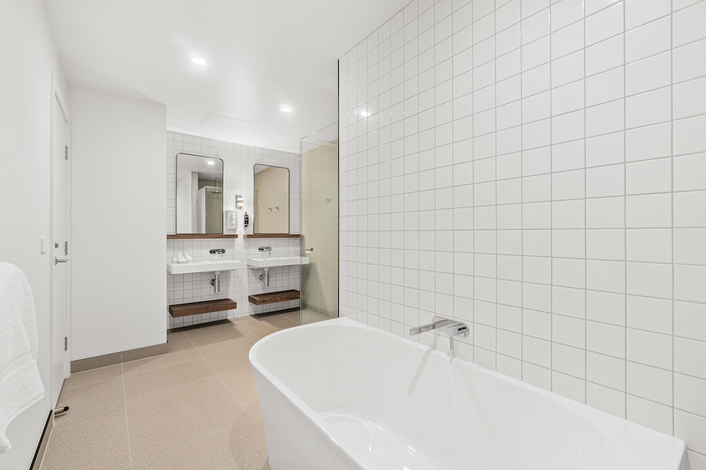 Mercure Pakenham 35/38