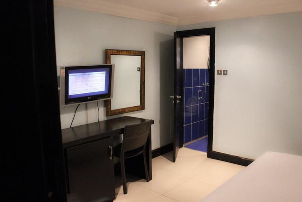 The Hedge Suites 14/19