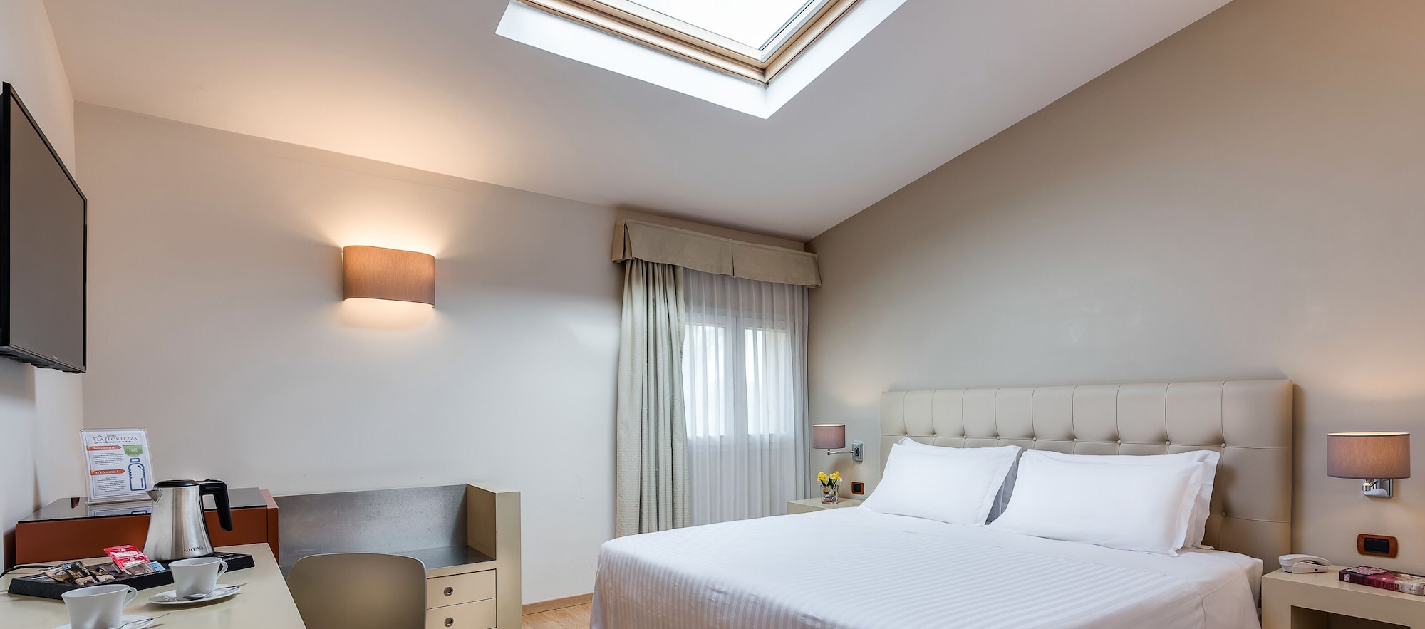 PHOTOGRAPH, SUPERIOR, DOUBLE BED