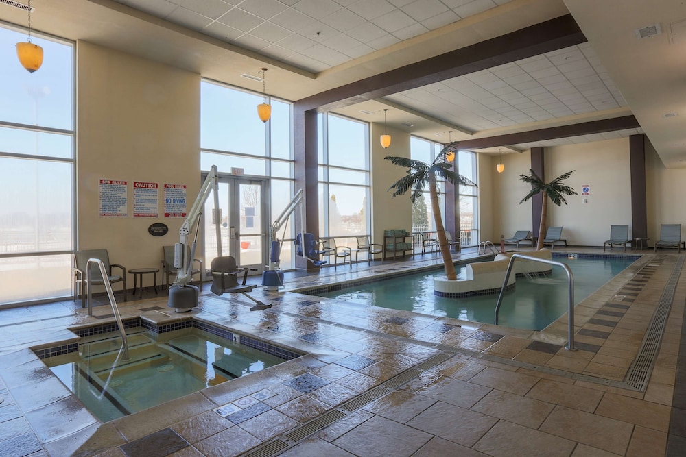 DoubleTree by Hilton Hotel Bay City - Riverfront 37/81