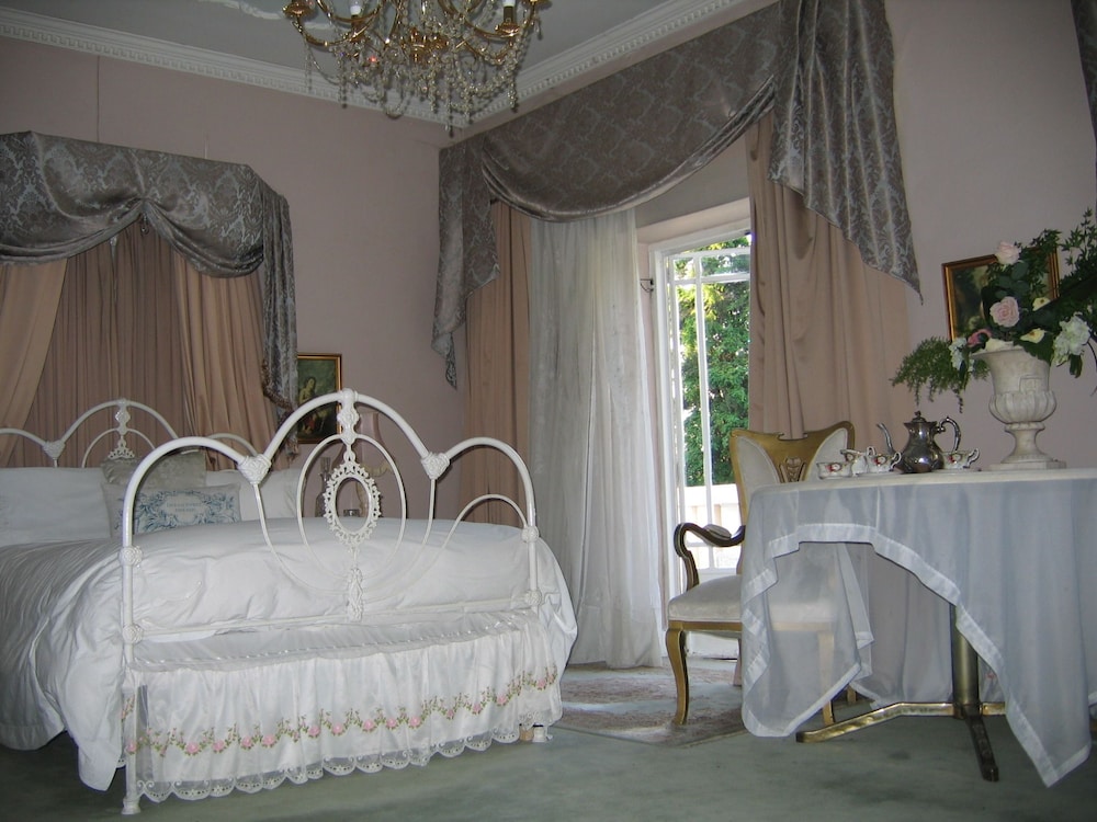 BRIDAL, VICTORIAN, SUITE