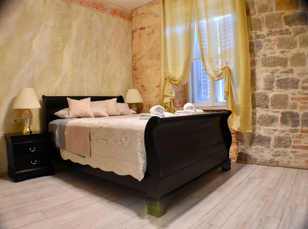 PIETRA ROSSA Luxury Rooms 14/66