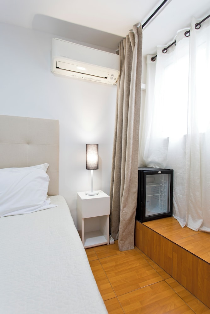 ROOM, TWIN BEDS, PRIVATE BATHROOM