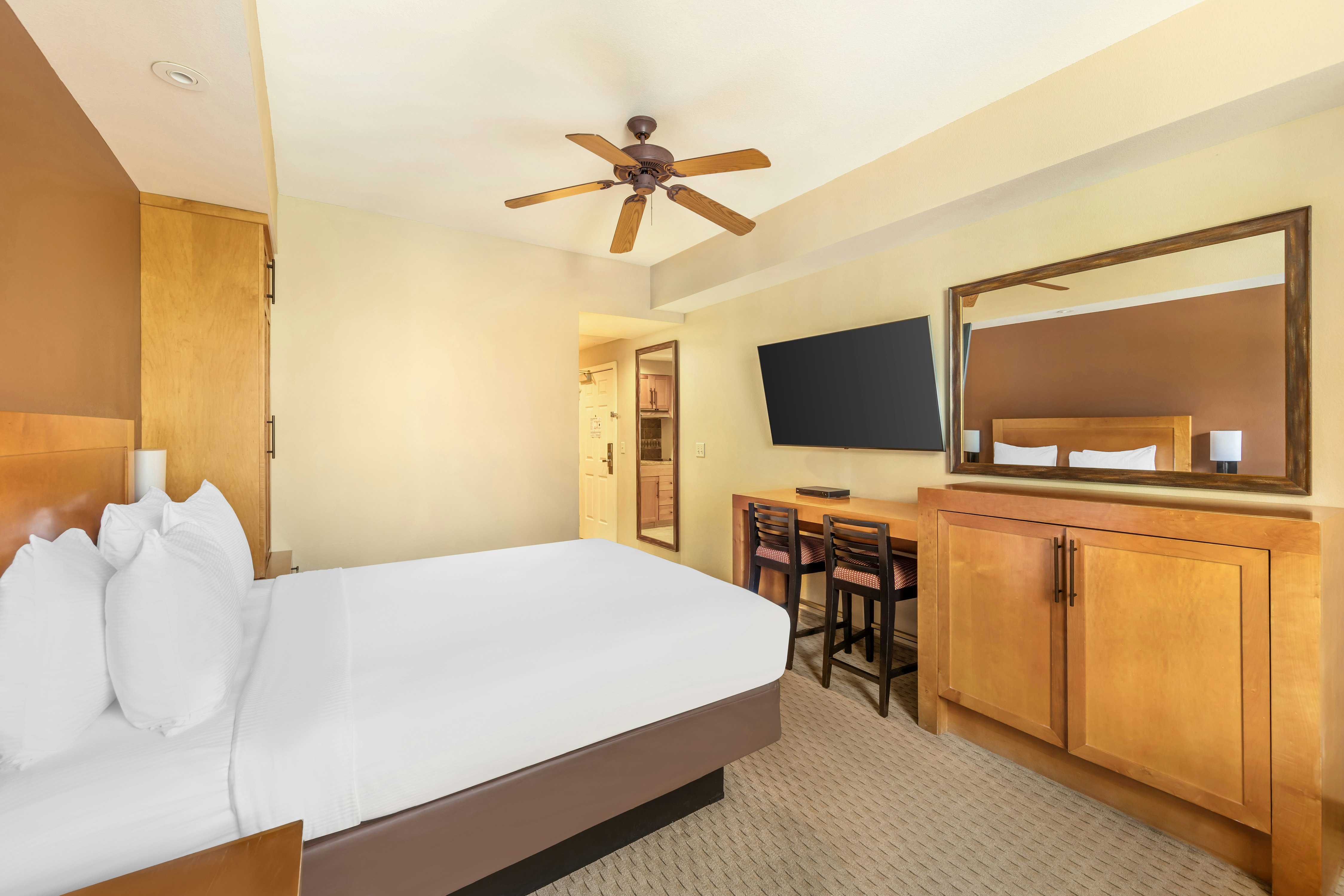 استوديو بسرير كوين لذوي الإعاقة، Hilton Vacation Club Lake Tahoe Resort South 2/3