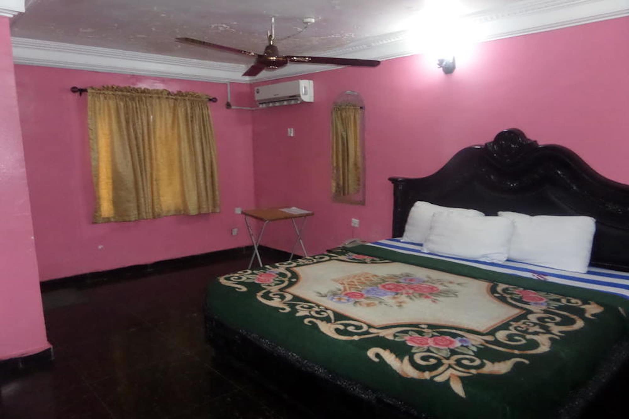 EXECUTIVE, DOUBLE BED