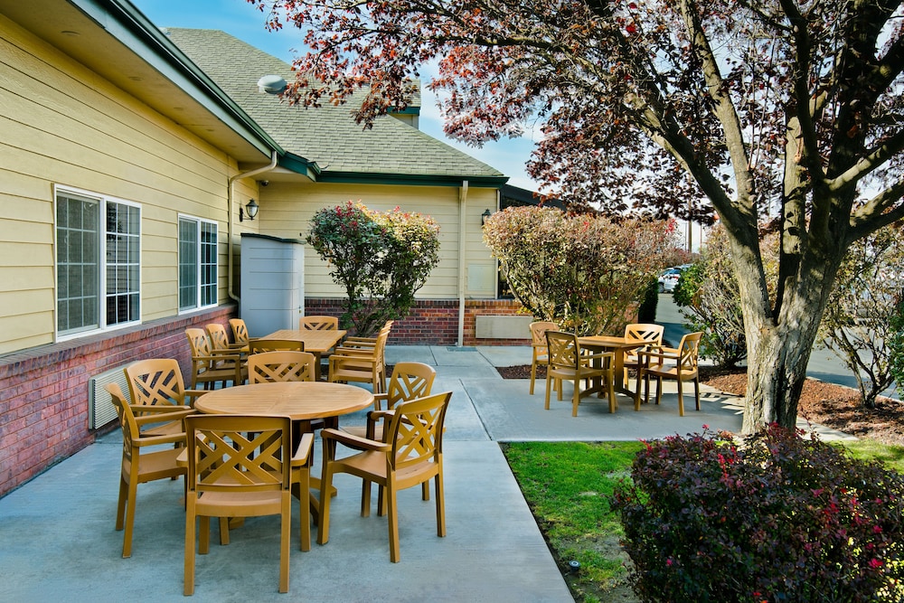 Oxford Suites Hermiston 31/39