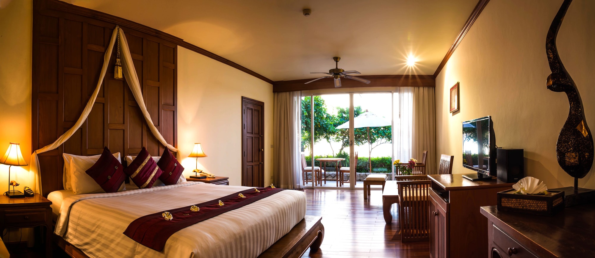 Ocean, Premium, King Bed, Pool Access
