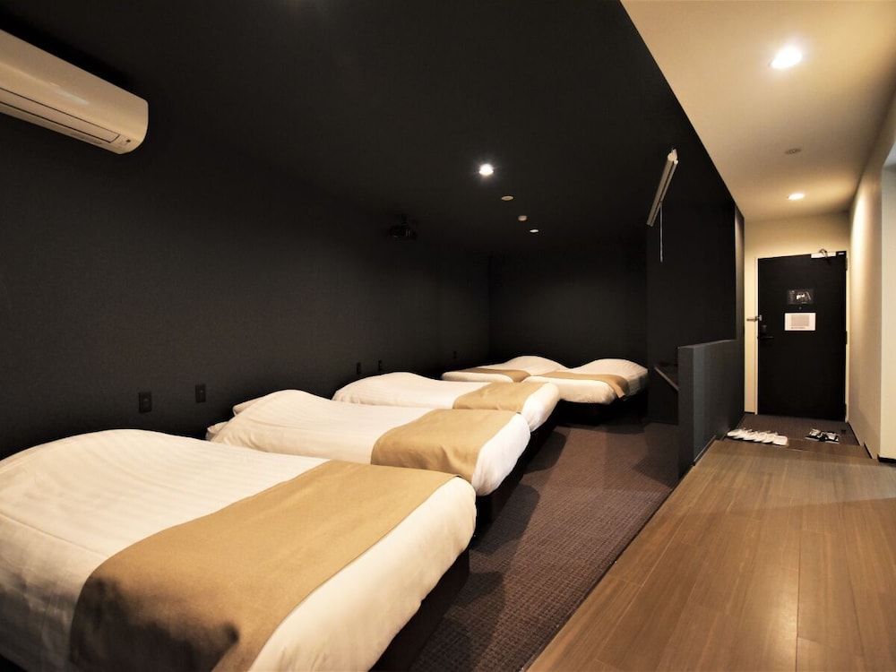 EXECUTIVE, STUDIO, SUITE, MULTIPLE BEDS, HOT TUB