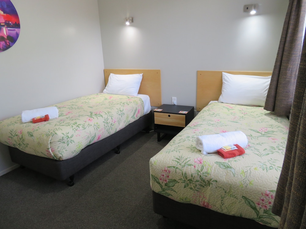 2 Bedrooms, Apartment, 1 Double and 4 Single Beds