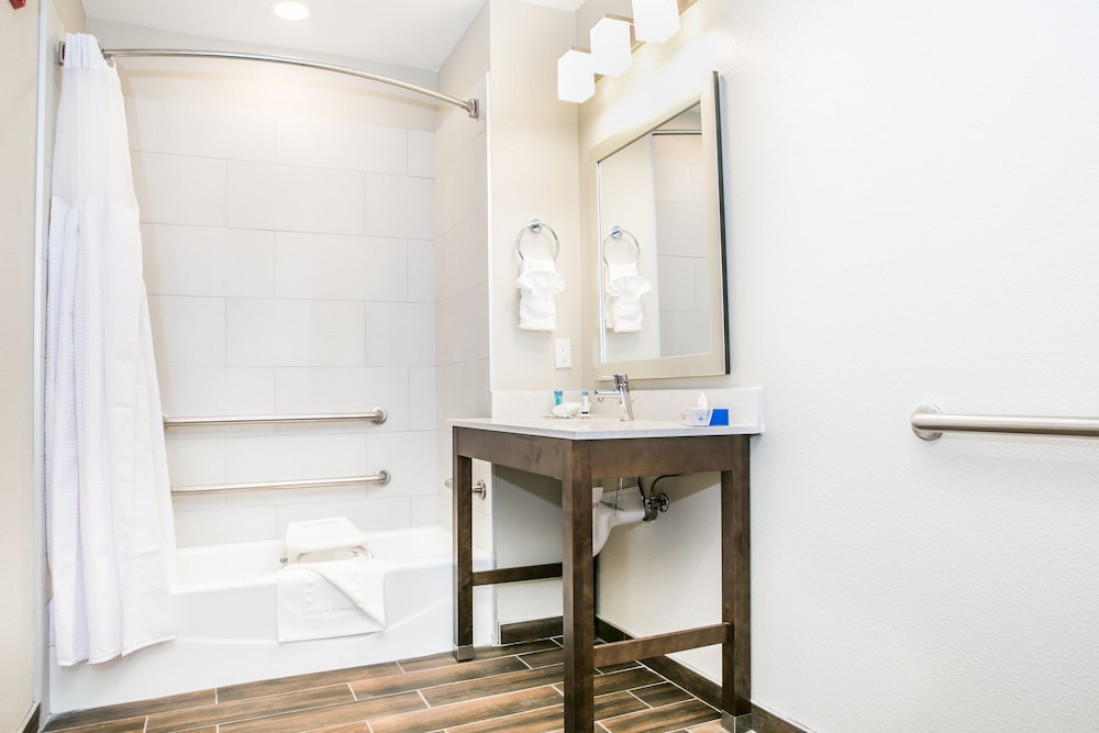 Hotel Siri Downtown - Paso Robles 14/53
