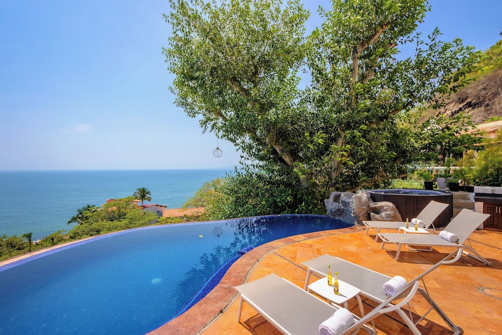 Villa Divina Luxury Boutique 65/69