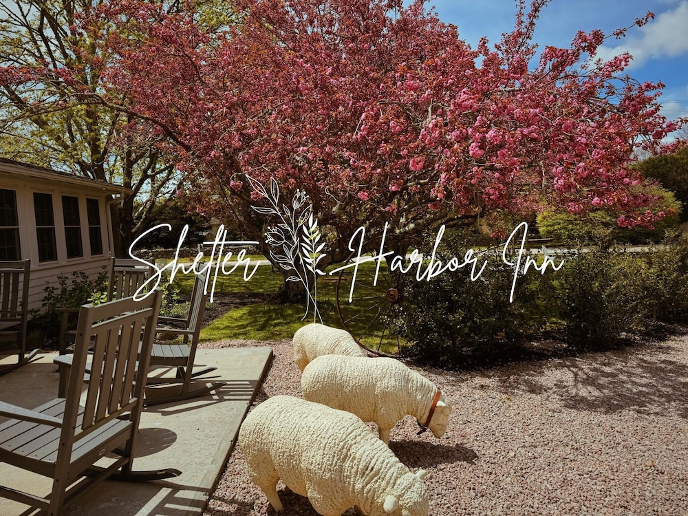 Shelter Harbor Inn 63/72