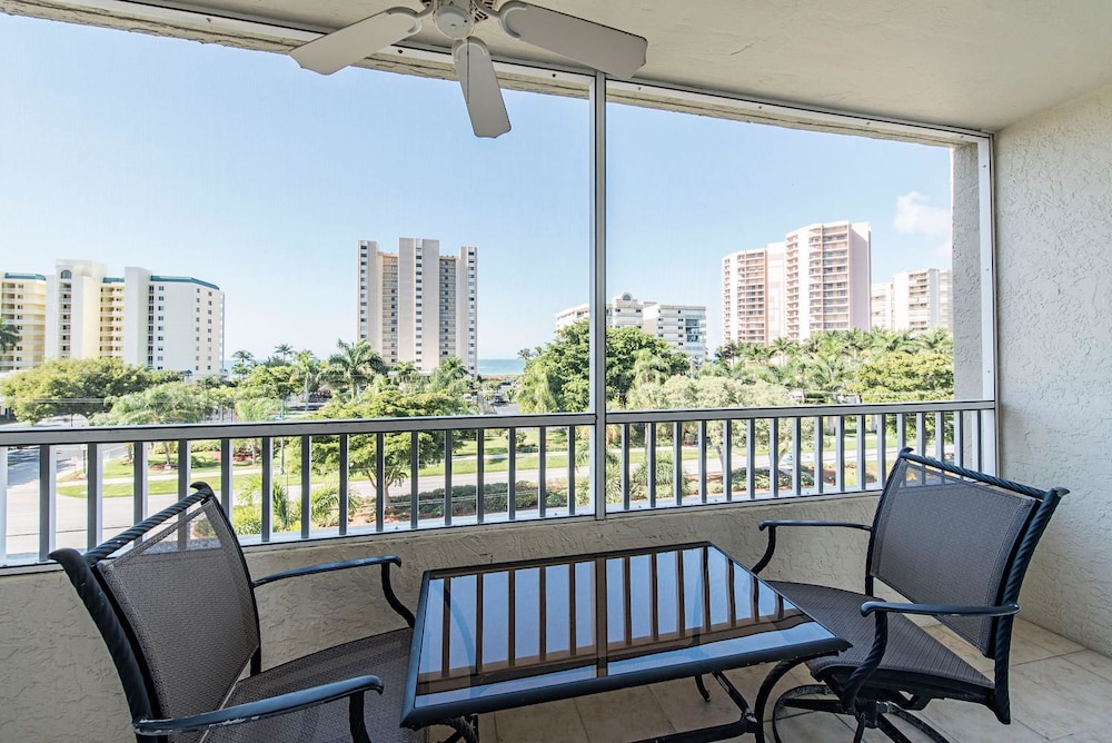 Marco Beach Vacation Suites 53/73