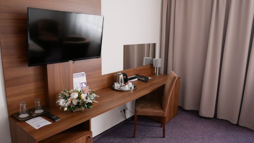 Hotel Saffron 59/64
