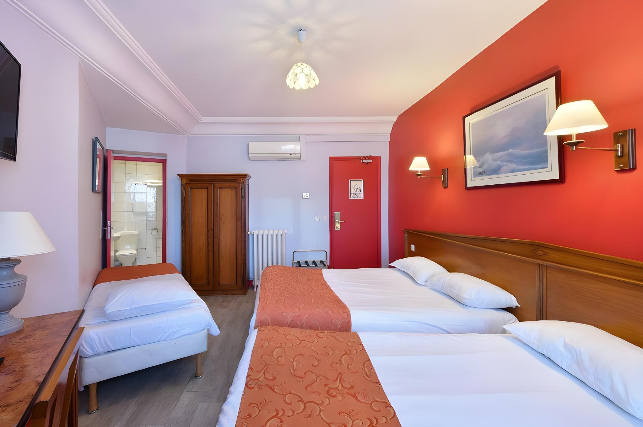 Room, Quintuple, 1 Double and 3 Single Beds