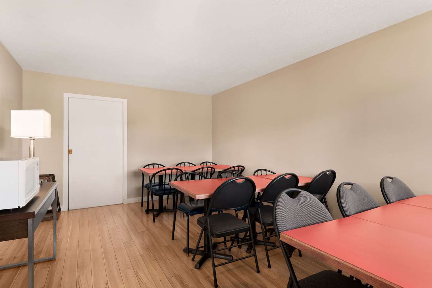 Travelodge by Wyndham Salmon Arm 32/40