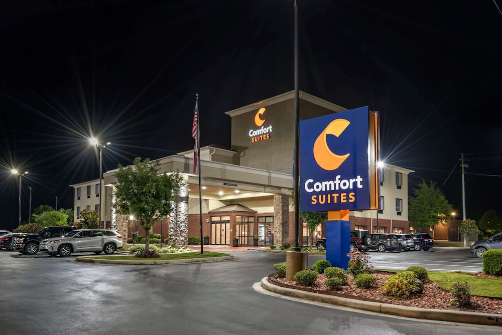 Comfort Suites Pell City near Logan Martin Lake 1/39