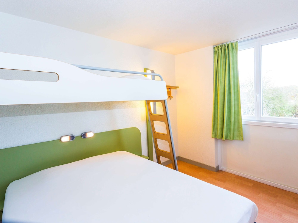 غرفة ثلاثية بسرير مزدوج وسرير بطابقين، Ibis budget Lorient Hennebont 2/7