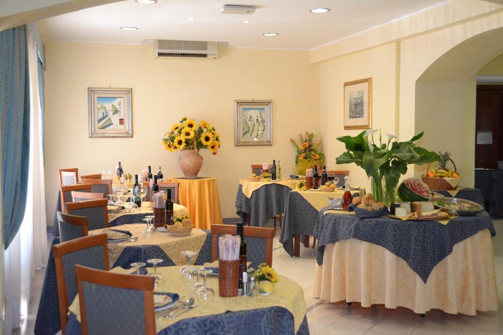 Hotel President 30/43