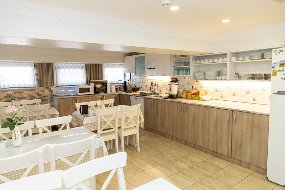 Galley Hotel 38/50