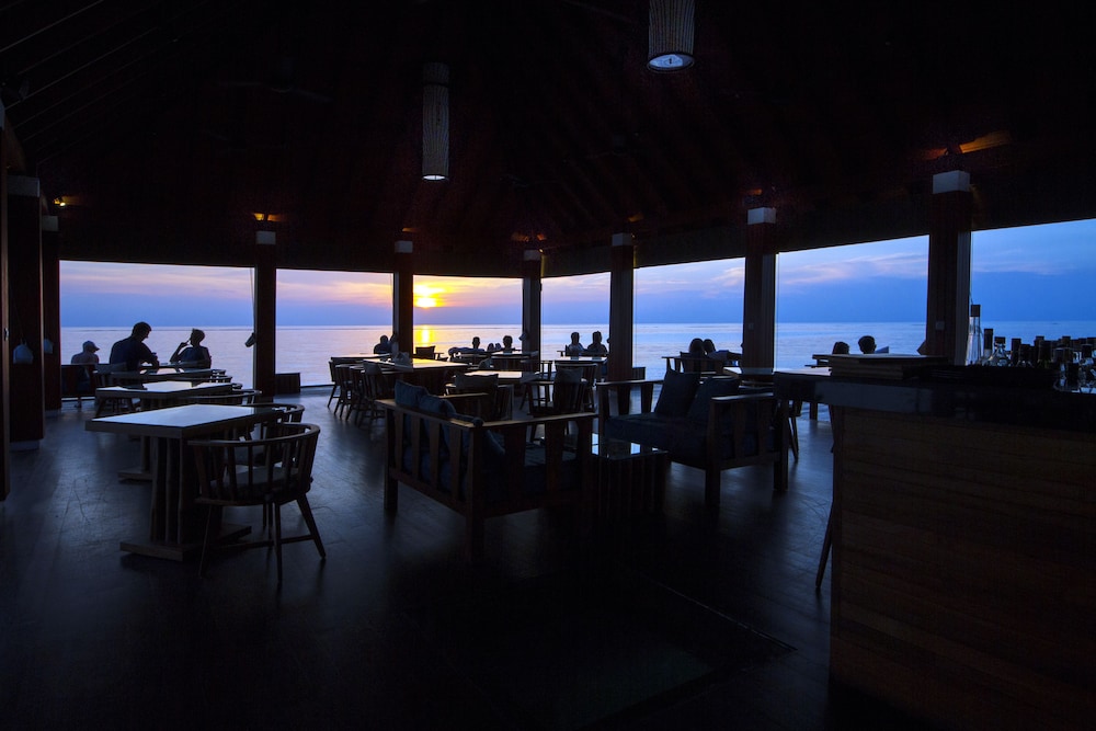 Summer Island Maldives 60/64