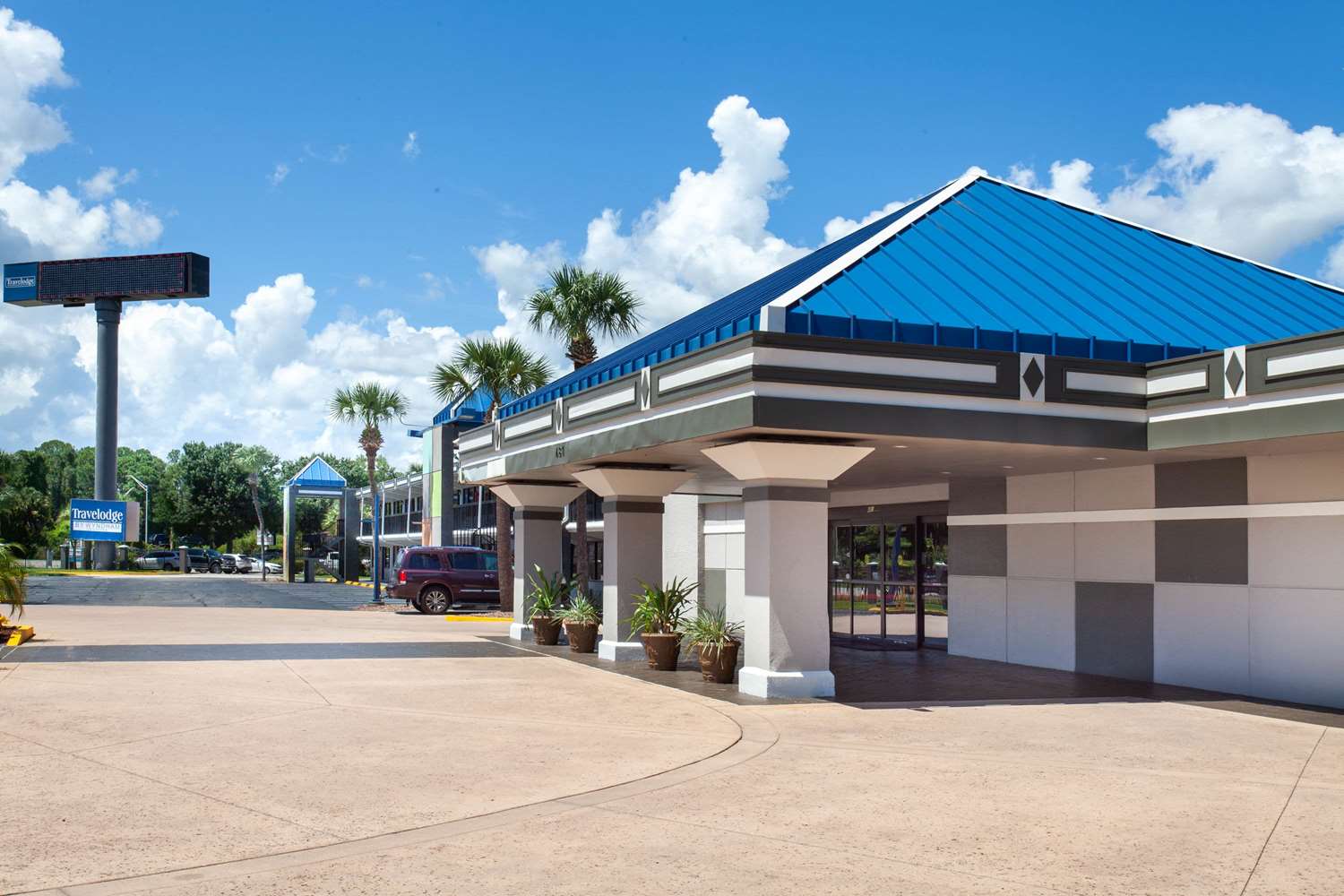Travelodge By Wyndham Deltona 8/48
