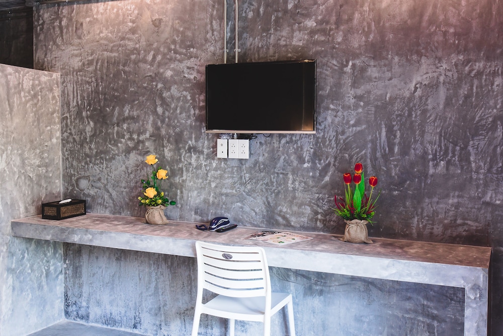Stucco Loft Residency 59/72