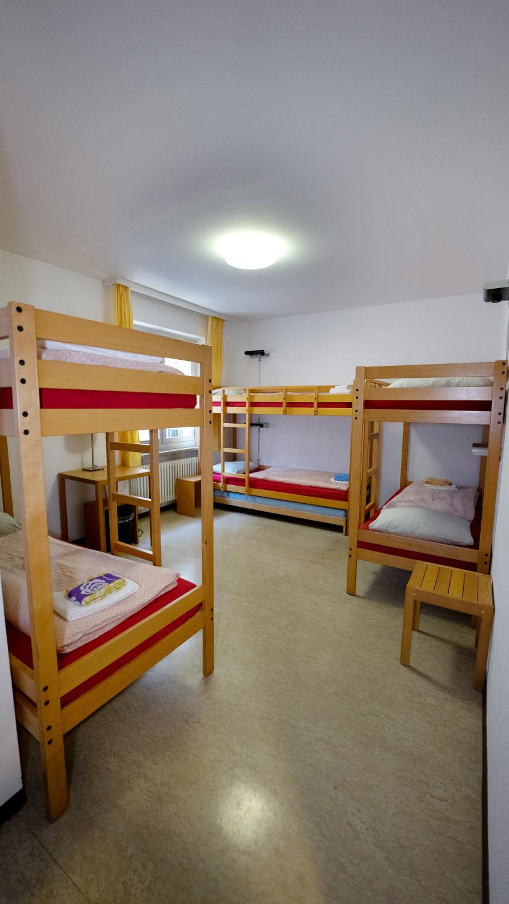 Room, Sextuple