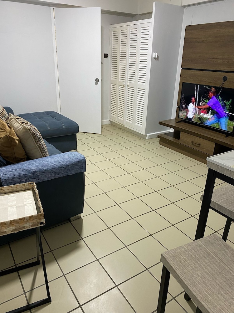 Pineapple Court Hotel 25/36