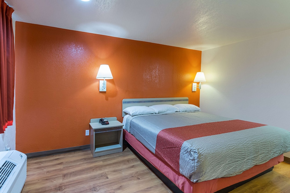 Motel6 Lancaster, TX - DeSoto - Lancaster 24/50