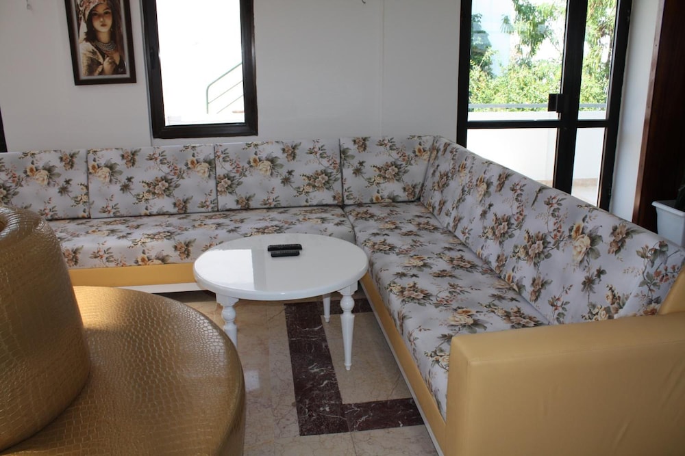 Hotel Bronze 43/45