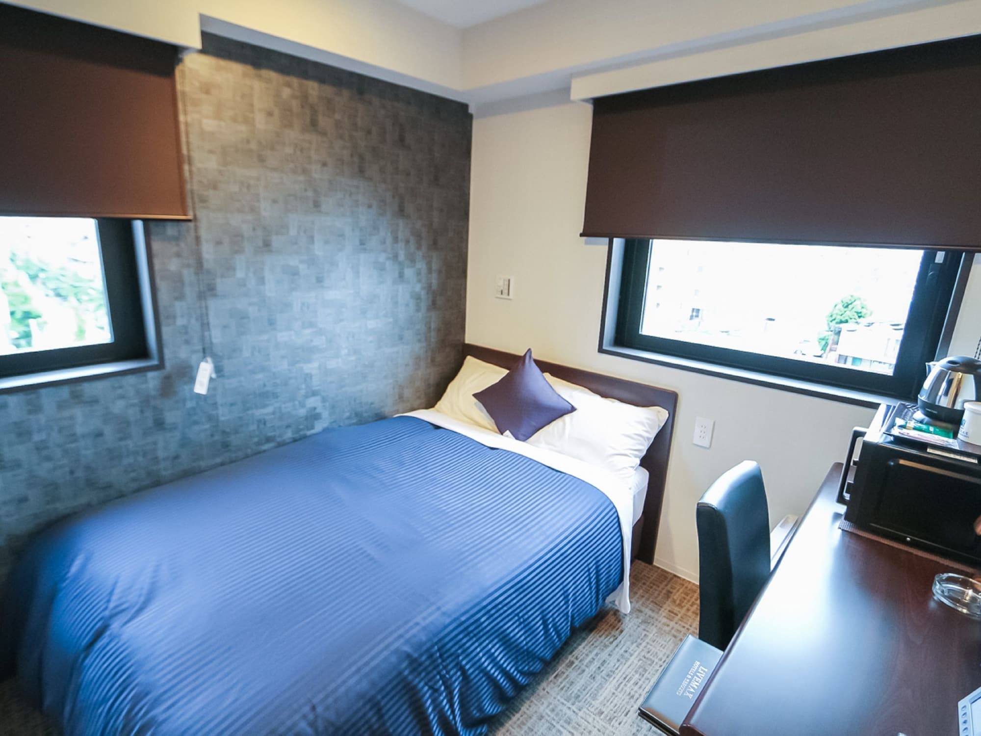 ROOM, SINGLE, SMOKING