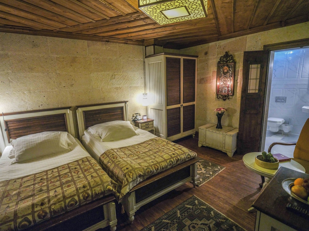Stone, Superior, Twin Beds